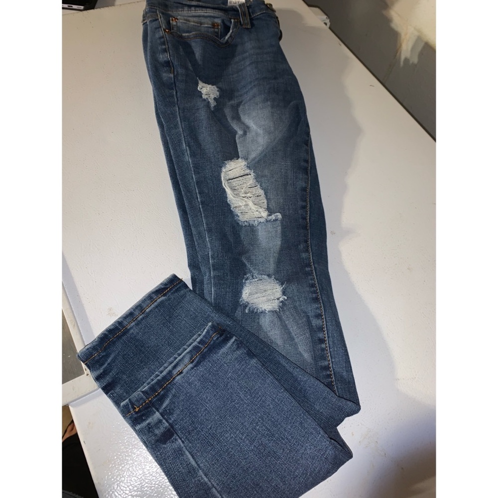 Ripped skinny jeans